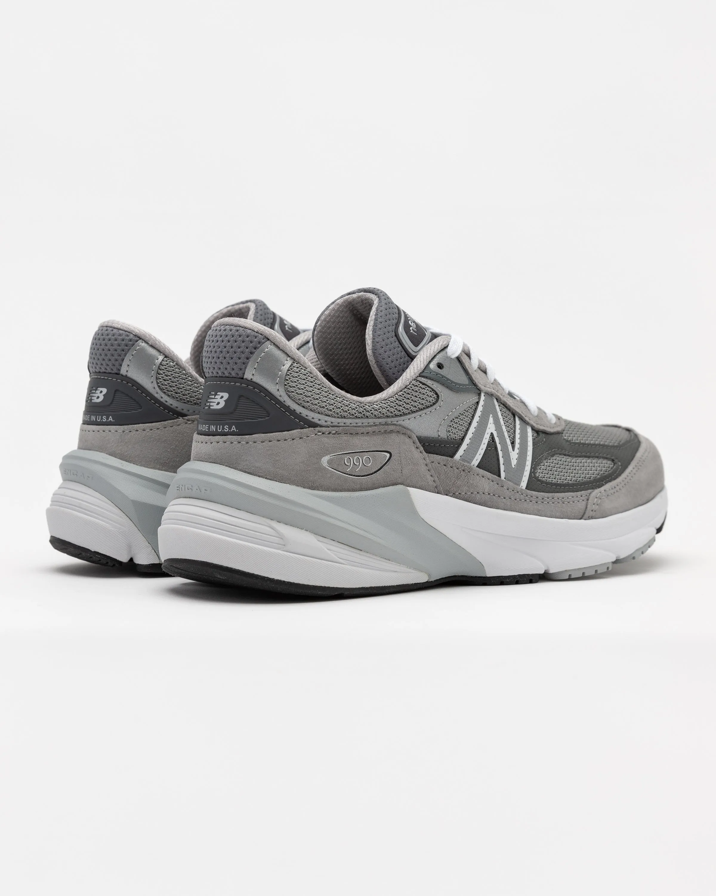 990v6 in Grey and White